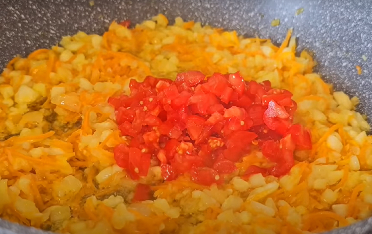 Кабачковые лодочки с курицей и сыром: рецепт легкого ужина для летнего вечера